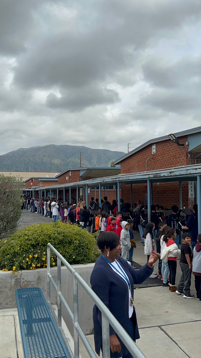 Maxwell_IB's tweet photo. Thank you to the Principal, Teacher's, Counselors, Students and DHS 🥁DRUMLINE 🥁 for visiting Maxwell Academy and speaking to our students about their 9th GRADE REGISTRATION ✍📑, SPORT PROGRAMS ⚾🏀🏐🏈, COLLEGE 👩‍🎓👨‍🎓, MUSIC and ELECTIVES.@duarteusd @duartehighschool #FALCONS https://t.co/7Fg6nvyZek