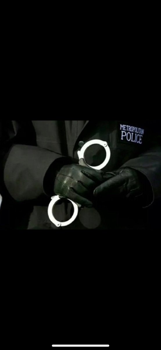 MPSHavering's tweet photo. Havering Joint Task Force intercepted 2 males in #StationLane @MPSStAndrews
One male is now on way back to prison & the other has been wanted for over 2 years!
We apologise if we alarmed anyone / for any inconvenience caused #HJTF @essex_crime
@LBofHavering @LocalCrimeBeats https://t.co/EEoF8dypL8