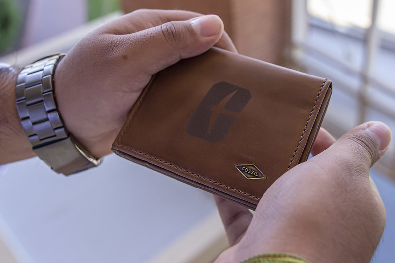 49ersGearShop's tweet photo. We love to always keep Niner pride in our back pocket, including our Men's fossil wallet! π
#wearclt #shopclt #clt #ninerpride https://t.co/jdQfSsLzPd