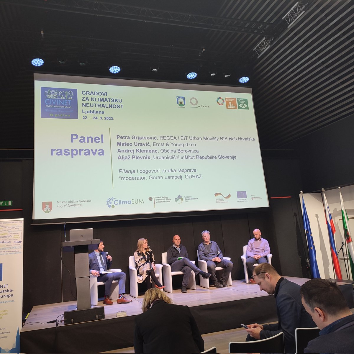 BicikloMe's tweet photo. Naši predstavnici, zajedno sa službenicima lokalnih samouprava iz 🇲🇪, učestvuju na trodnevnoj konferenciji "Gradovi za klimatsku neutralnost", koja se održava u Ljubljani 🇸🇮 povodom 10 godina mreže #CIVINET Slovenija - Hrvatska - Jugoistočna Evropa. https://t.co/WjKrMB129i