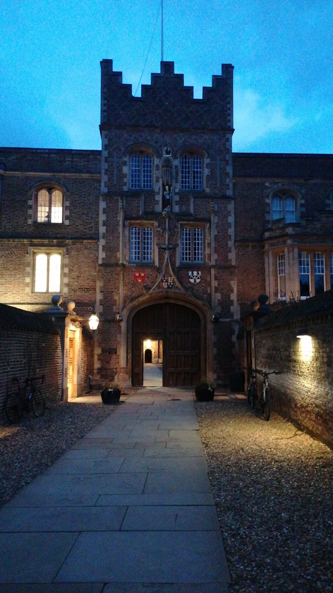 Home from a lovely time at <a href="/BPOSUK/">BPOS UK</a> after presenting my PhD research. Had my first PhD outing at BPOS in 2018 so it was lovely to come back and finish the story. Thanks <a href="/Stephthepsych/">Dr. Steph Archer</a> for a great time! (Even the quiz 🫣) 🥰