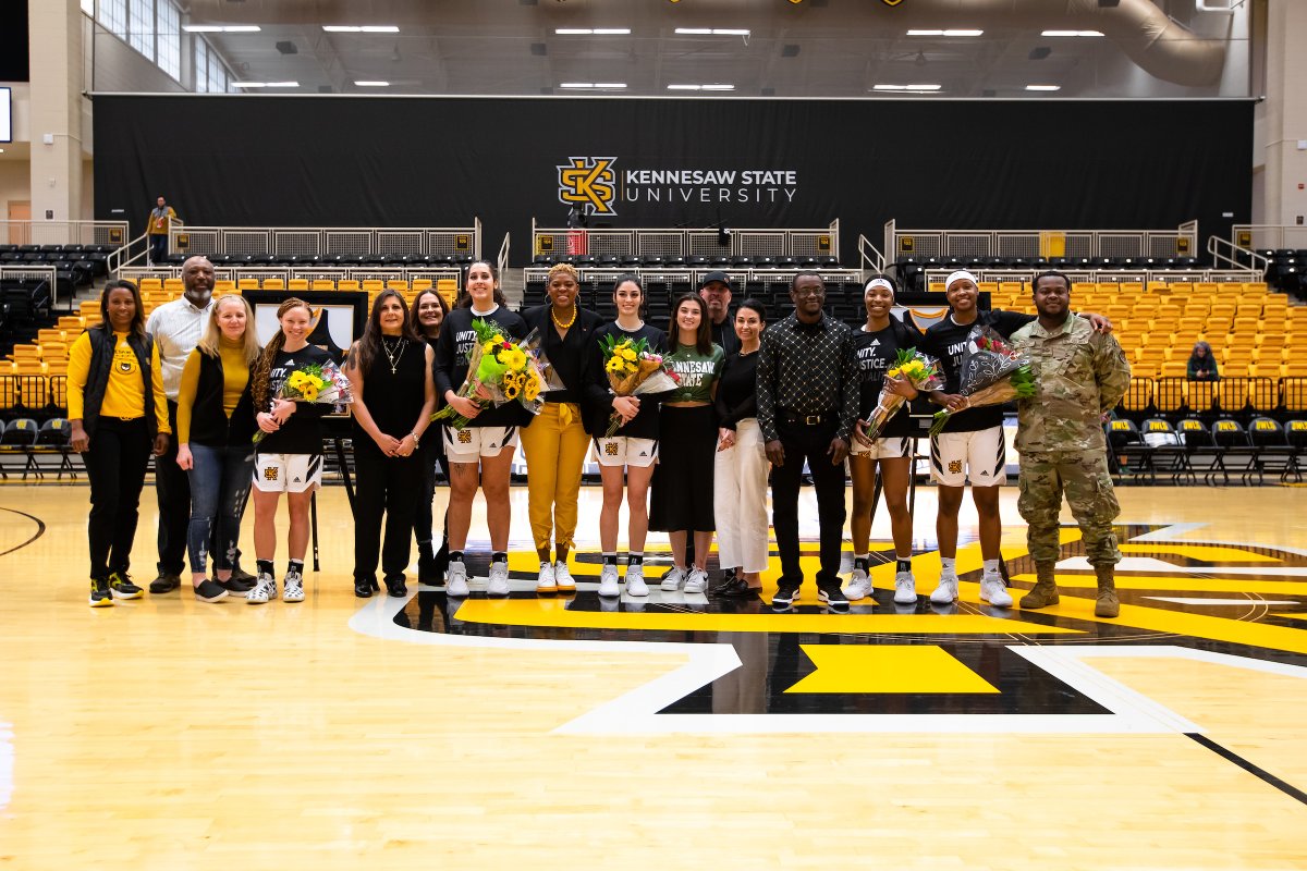ASUNSports's tweet photo. Let's give it up for our @ASUNWBB Seniors! 👏

#ASUNBuilt | #ASUNWBB 🏀 https://t.co/dXNRoXzuMW