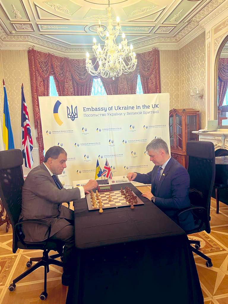 What an unexpected pleasure to play a quick game of chess with my dear friend H.E. Ambassador @VPrystaiko this morning, before our meeting - I must say he is an outstanding chess player! 🇬🇧🇺🇦