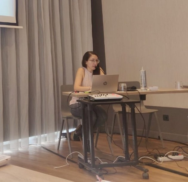 SJDLaboratori's tweet photo. Molt contents de participar en el Curs #Dermatomiositisjuvenil dirigit per @AntonJordi68 i Estíbaliz Iglesias, referents internacionals en la matèria. Elisabet Poyatos, especialista en #immunologia de #laboratori, ha parlat dels autoanticossos específics. https://t.co/Lp9KOWMU3s