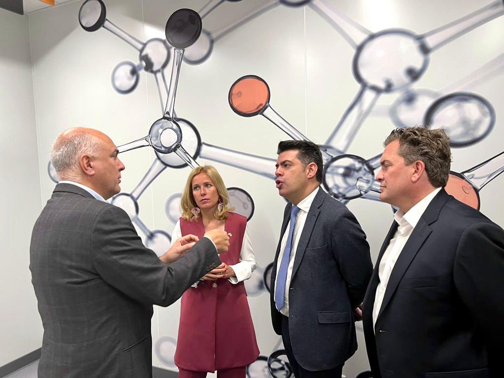 Visito Net-Pharma junto a @RocioGAlcantara, candidata de @PPAlcobendas a la alcaldía de #Alcobendas
Net-Pharma es un conglomerado de empresas del sector #biomed / #biotech que cubren toda la cadena de valor de la industria farmacéutica.
#MadridEsInnovación
#MadridEsCiencia
