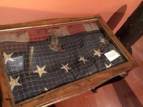Bandera estadounidense del Saranac capturada por el cañonero español Elcano en Filipinas en 1898 se encuentra en el Museo Naval de Madrid. 
Es la única o de las pocas en manos “enemigas" de EEUU.
Los estadounidenses ha llegado a solicitar su retorno en varias ocasiones.