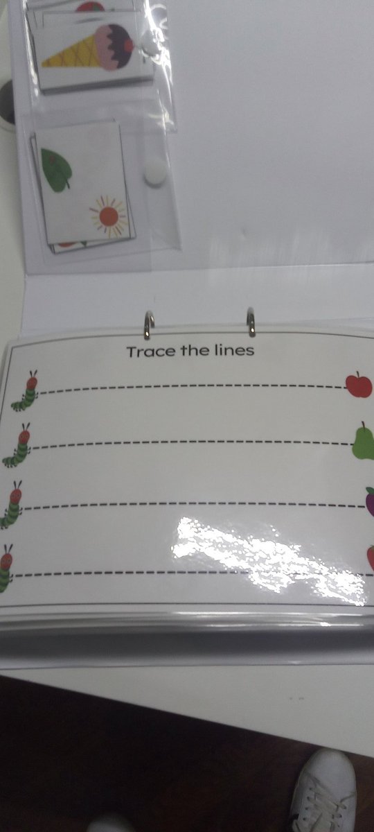 CofinoAngela's tweet photo. The Very Hungry Caterpillar busy binder finished!! Next week we'll start using it. Diverse tasks on serialiation, patterns, shadows, fine motor skills, sequencing, numeracy, playdough, life cycles... All hands on tasks for the wee ones!
@ColeParqueIn
#caterpillarproject
#PrePri3 https://t.co/wtjRhv4on2