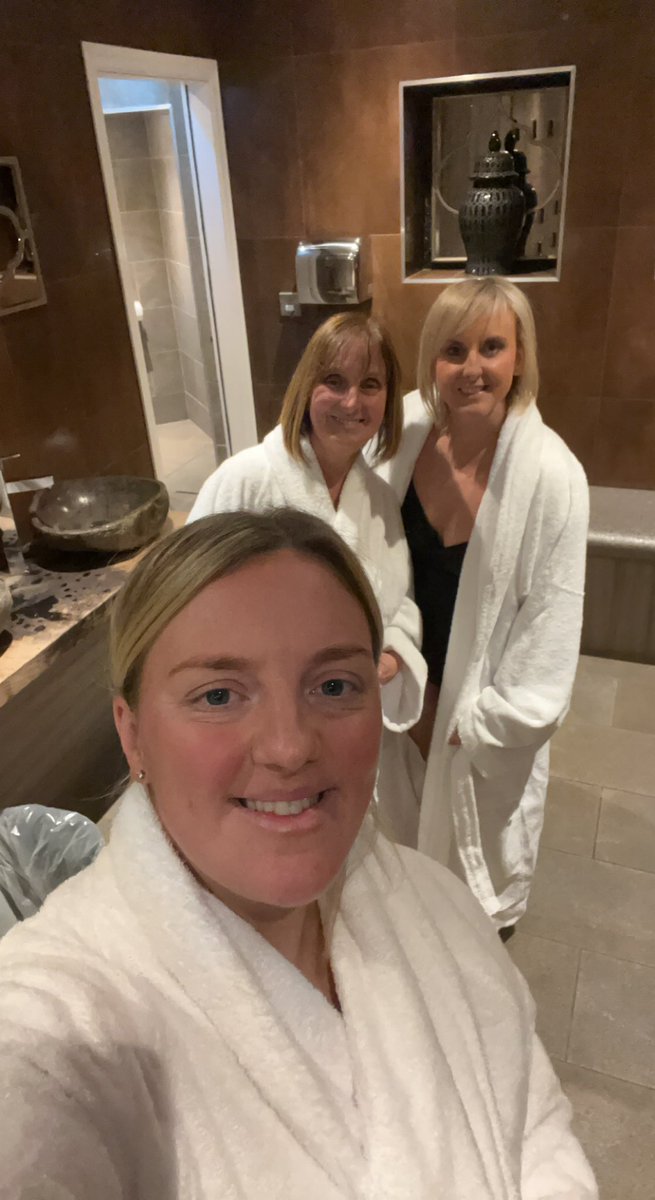 onaleesh1's tweet photo. My attempt at shutting off and not being a stresshead for 4 hours 😂🧖‍♀️ https://t.co/okcal05BFc