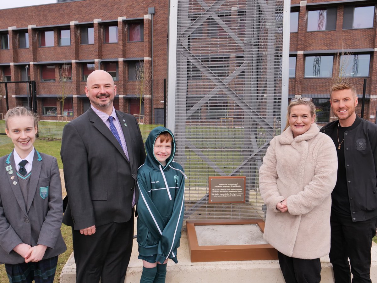 JohnDalziel's tweet photo. Still can’t believe I was asked to do this. I’ve been broadcasting across #Coventry &amp; #Warwickshire for over 20 yrs and was invited to be part of a permanent feature that pays tribute to an historic former transatlantic radio site in #Rugby &amp; now home to Houlton school 🥰 🤚🏻 📻 https://t.co/5drwoJa6P0