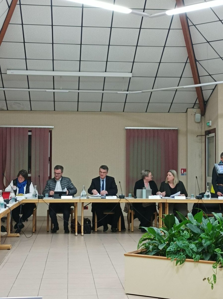 Bouaye Avance (@bouayeavance) on Twitter photo #Direct #CM #Bouaye : Les élus de droite n’ont pas le courage de dire publiquement leur position sur la réforme des retraites. Ils veulent donc museler le CM pour empêcher le débat !
Le <a href="/Prefet44/">Préfet des Pays de la Loire et de Loire-Atlantique</a> rappelle que nous sommes encore dans un pays de #Liberté et de #Democartie ! 👇 #Direct #CM #Bouaye : Les élus de droite n’ont pas le courage de dire publiquement leur position sur la réforme des retraites. Ils veulent donc museler le CM pour empêcher le débat !
Le <a href="/Prefet44/">Préfet des Pays de la Loire et de Loire-Atlantique</a> rappelle que nous sommes encore dans un pays de #Liberté et de #Democartie ! 👇