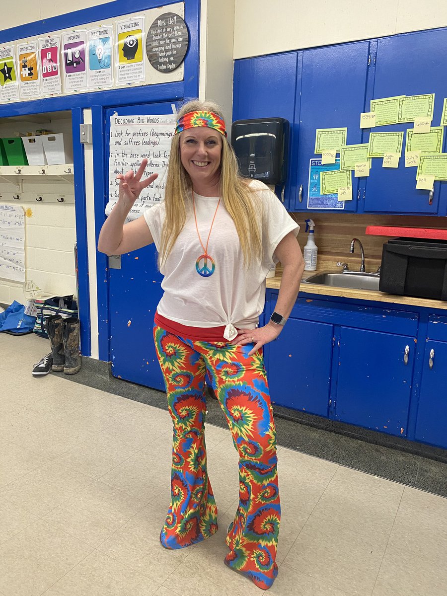 Flower Power 70s Day today!!
#holt2223 #retrofashion #qebspiritdays #mykidwasembarassed