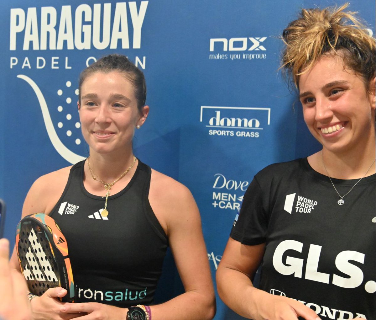 sndpy's tweet photo. #ArenaSND catedral del deporte 

Las figuras del padel 🇪🇸 @martita_ortega y @beaglez_padel ponderan la instalaciones del Complejo SND y celebran la excelente cancha 🎾

Una vez más #Paraguay 🇵🇾 lleva los puntos en la organización de grandes eventos deportivos. 

#ElDeporteNosUne https://t.co/oAd6yCwOmQ