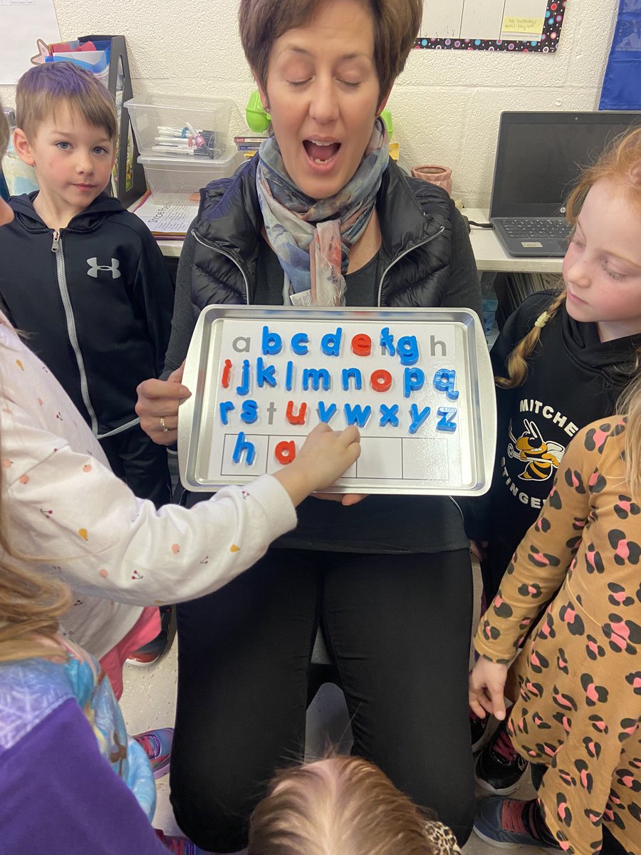 Word work mats Kindergarten style!  Manipulating letters and sounds to build the connection between phonemic awareness and phonics for our youngest learners.  Our students are capable and the excitement was palpable!  <a href="/HPCDSB/">Huron-Perth CDSB</a> <a href="/karentigani/">Karen Tigani</a> <a href="/mjdrager/">MJ Drager</a> <a href="/cathybuc70/">Cathy Buchanan</a> @StColumbanCS