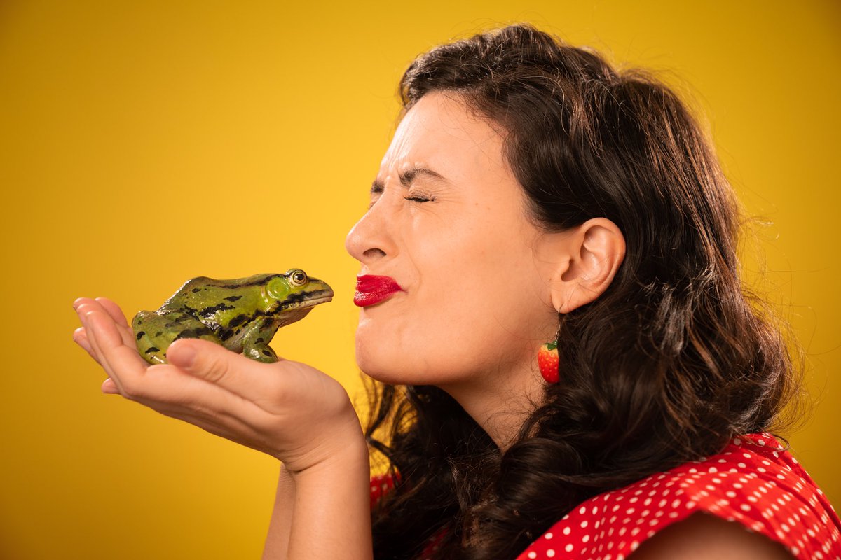 grshalan's tweet photo. “Charmed, I’m sure.” 💋🐸✨ (swipe for true feelings about my scene partner) // 📸 (and 🐸): @howdyanthony — is there anything he can’t do extremely well, folks? #portraitphotography #photooftheday #onceuponatime #frogprince #kissafrog #anthonymisianophotography https://t.co/dc8Oa4wD8s