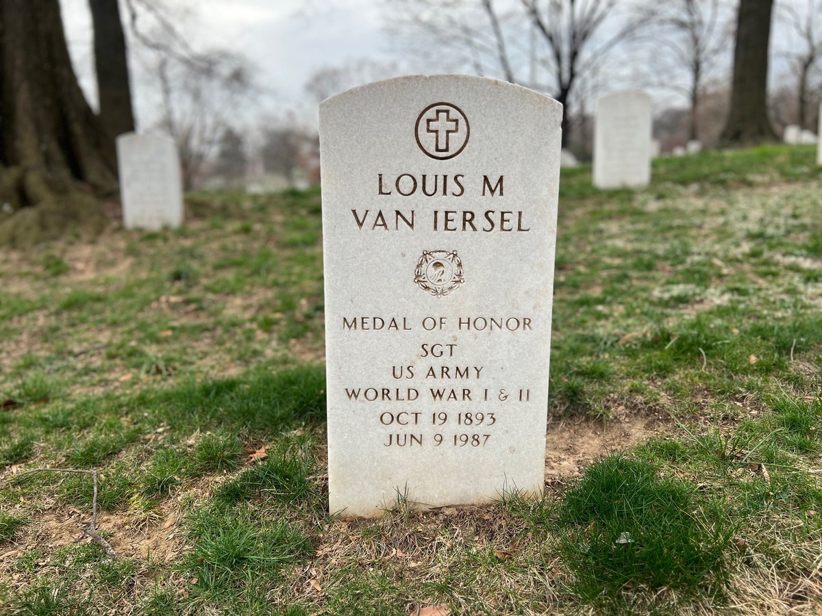 On #MedalofHonorDay, ANC is proud to highlight an immigrant WWI Medal of Honor recipient: Sgt. Ludavicus (Louis) Van Iersel, buried in Section 42. Learn more about immigrants in WWI here: arlingtoncemetery.mil/Tomb100/Centen… 
📸Allison Finkelstein
