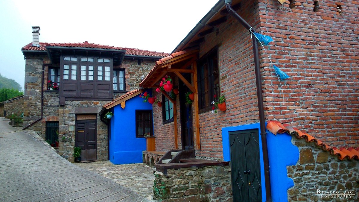 Ricardo_Laso's tweet image. LA GÜERIA DE URBIÉS
#TURÓN #MIERES #ASTURIAS
#LaGüeria de #Urbiés es una localidad del concejo de Mieres y perteneciente a la parroquia de Urbiés. Está situada a una altitud de 680 metros. Dista a 14 kilómetros de la capital municipal de Mieres. RicardoLaso-photography.blogspot.com