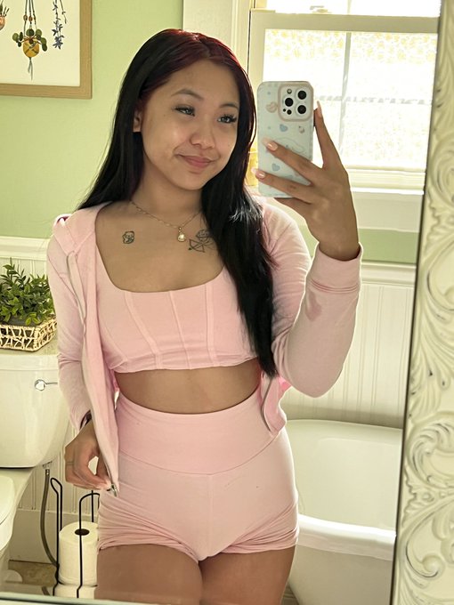 I luv pink!! ˙ᵕ˙ https://t.co/wNsDCyHM3X