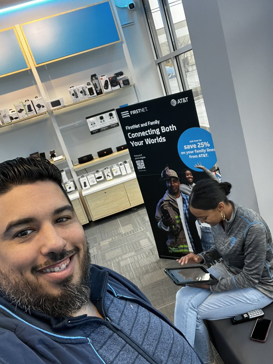 DanteDSep's tweet photo. Reaching out to the local businesses with Kiana from our #Mobily pARtners. Downtime = ConnectTime π° #wiNEverything #scrappiER #OurNE @pnixnix @emilywiper @TheRealOurNE @MobilyLlc https://t.co/3E49VdLjSF