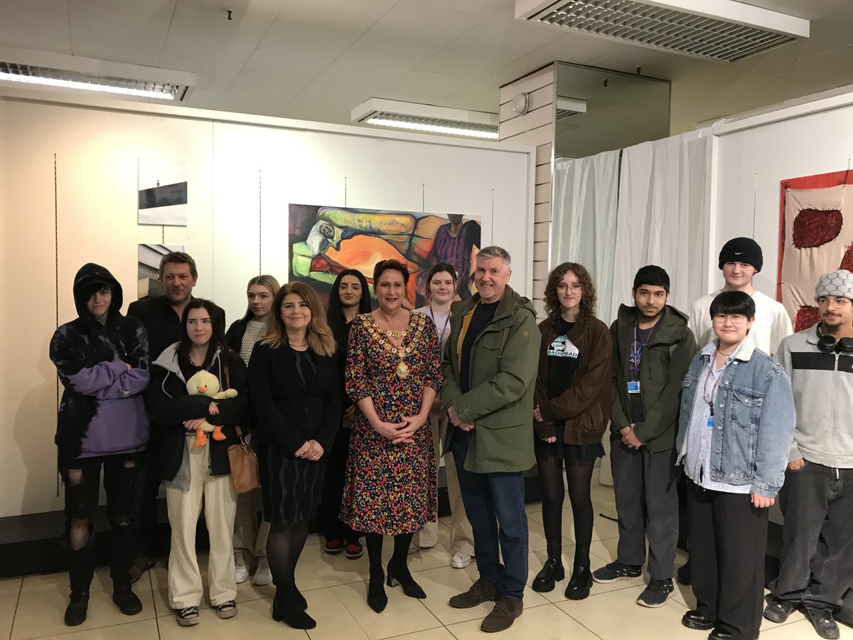 BMetC's tweet photo. We're so proud of our #art students who are having their work displayed at "The #MentalHealth and #YoungPeople #exhibition", at @directartaction. 
Our #creative learners have been working with @Mayor_RoyalSC, for their industrial placement. Today was the launch! @RoyalSutColTC https://t.co/0n1kvmnoQt
