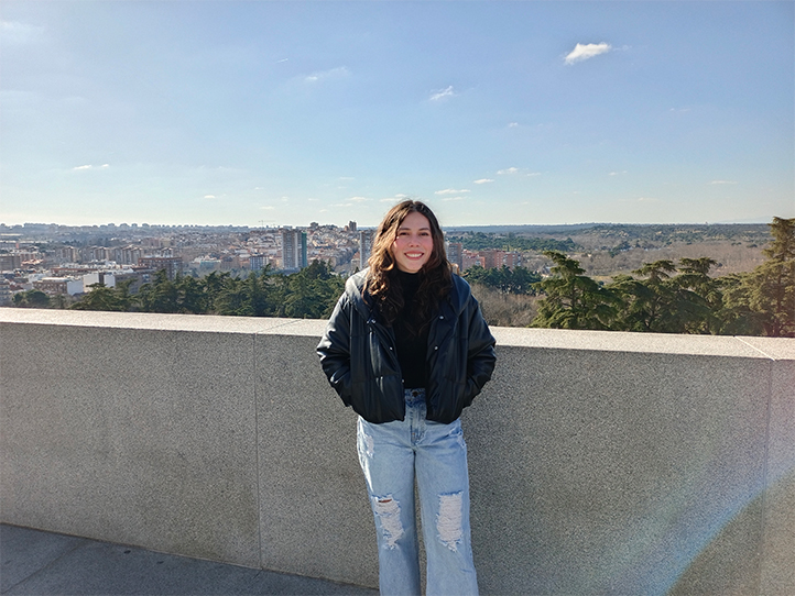UVeracruzanaMx's tweet photo. #LoLeíEnUniverso    
Marely Miguel Rodríguez, estudiante de la Licenciatura en Administración de Negocios Internacionales, realizó estancia en la Universidad Autónoma de Madrid, España, y participó en proyecto con el GETEM.
Nota: https://t.co/NRzPJMuPlD https://t.co/MdRO3D5fS7