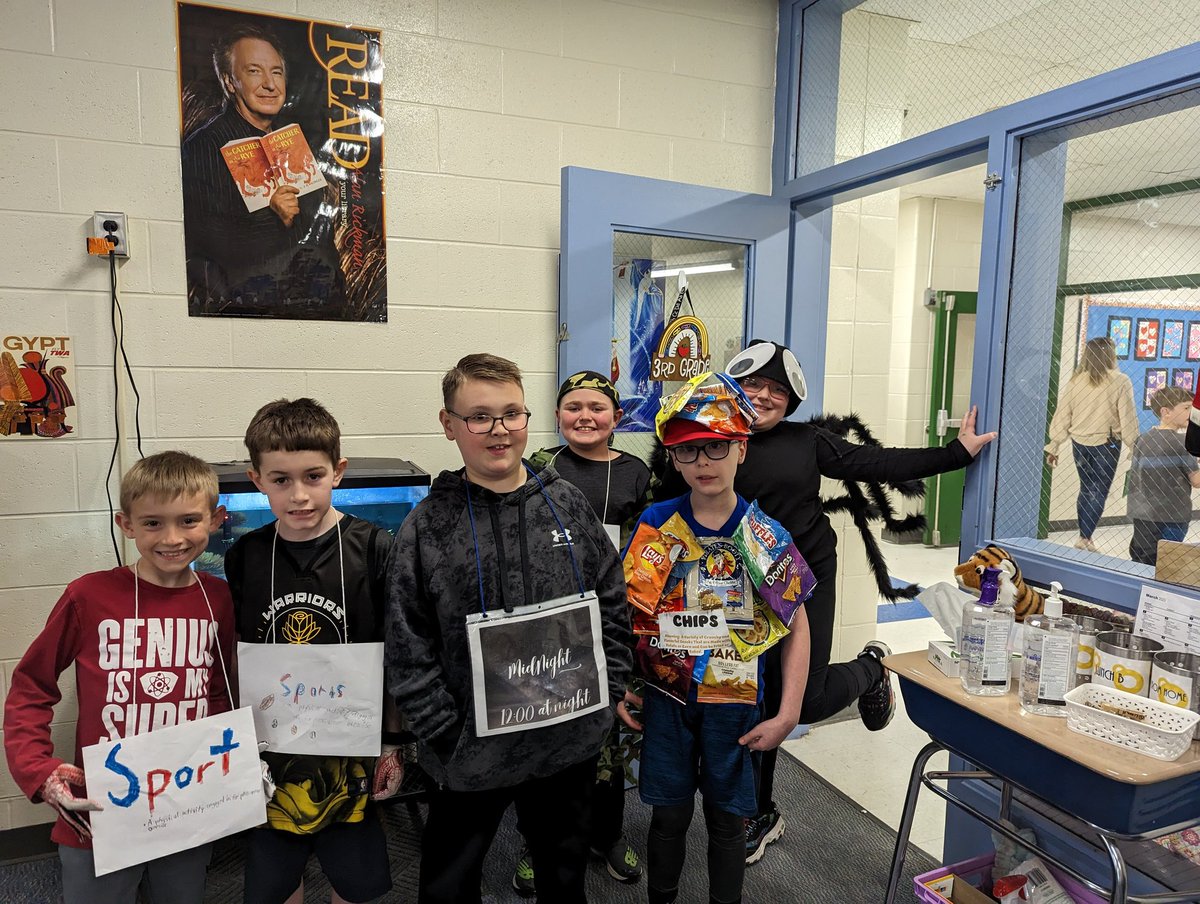 MT_Gr3's tweet photo. We had a wonderful time at the Vocabulary Parade! #MTAreWe #Juster3 https://t.co/h2CcKaHn8c