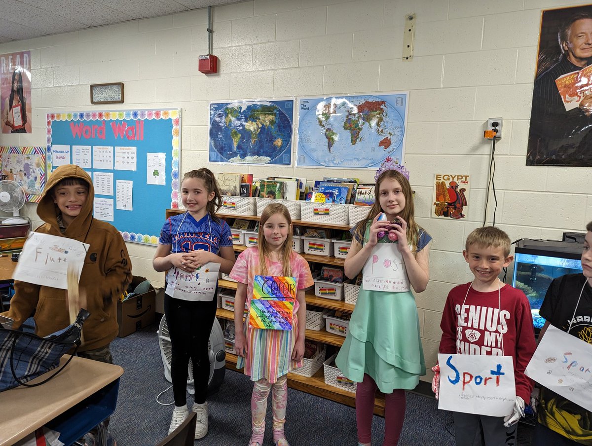 MT_Gr3's tweet photo. We had a wonderful time at the Vocabulary Parade! #MTAreWe #Juster3 https://t.co/h2CcKaHn8c