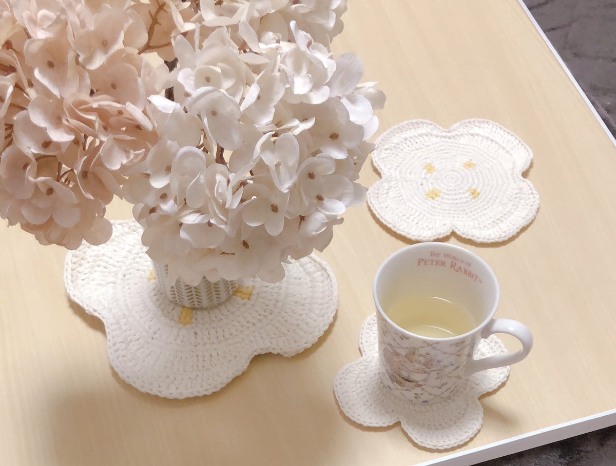 「見て!!!編み物作家のさんにしぇりーのモチーフのお花、梅花空木をイメージしたコー」|sherry🐰のイラスト