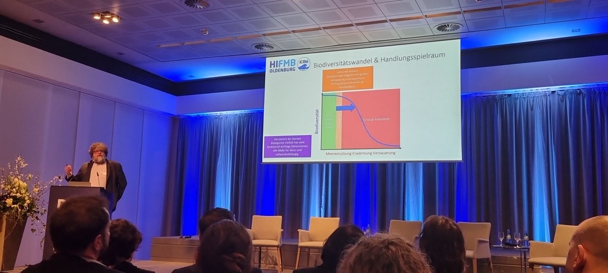 nilsgoseberg's tweet photo. Ernste Inhalte zur Frage der zukünftigen Artenvielfalt (im Meer) im Rahmen des parlamentarischen Abends der @Allianz_Meer in Hannover von Prof @hhillebr1 der @ICBM_uol @HIFMB_OL. Schutz und Nutzen des #Meeres gemeinsam denken. https://t.co/NtdtivytNv