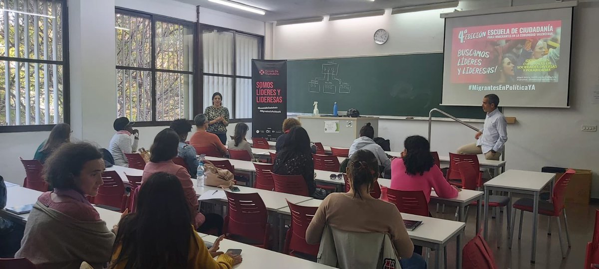 JOVESOLIDES's tweet photo. Tercera sesión académica en la #EscuelaDeCiudadanía para migrantes.

El sociólogo @albertmorac ha profundizado sobre la configuración de identidades políticas en sociedades diversas y polarizadas.

🔝INTERESANTE!

#MigrantesEnPolíticaYA https://t.co/UodA3Ssm5A