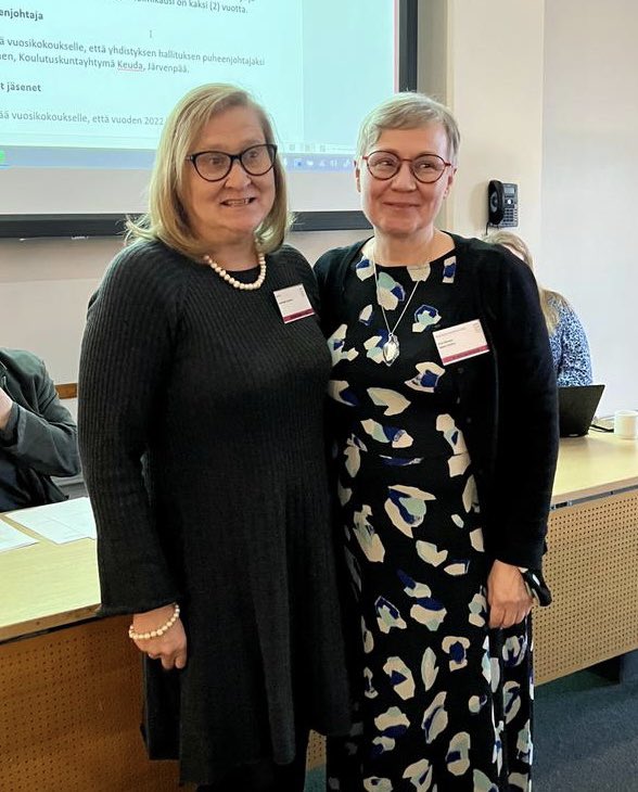 RiikkaMYliSuomu's tweet photo. Tänään OPSO ry valitsi uudeksi puheenjohtajakseen rehtorimme Anna Mari Leinosen. Lämpimät onnittelut @leinonen_mari @Keuda_Ammattiin
Suuri kiitos @VSpangar @osaotweet pitkästä, vaikuttavasta työstä oppisopimuksen eteen.
#ammatillinenkoulutus #oppisopimus @Oppisopimusfi #opsory https://t.co/xLWfTrk6Rg