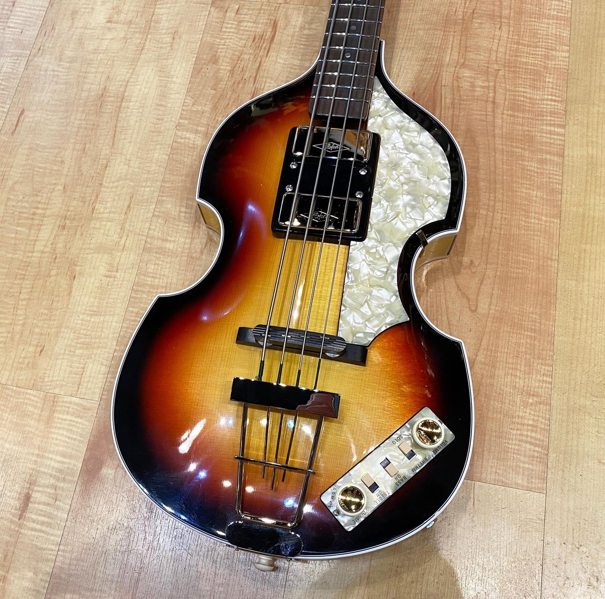 Built by the Hofner Custom Shop exclusively for Andy Babiuk’s Fab Gear. The Hofner Limited Edition Fab Gear Revolution Beatle Bass 500/1-61-REV Model captures the look of Paul McCartney's original violin bass in its refurbished state, as seen in the 'Revolution' music video.