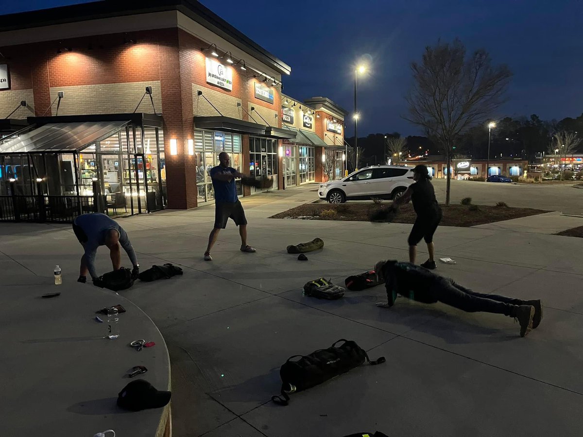 genom813's tweet photo. Great workout workout with my #goruckapex crew last night! #keeptraining #gorucknation #gorucktribe @GORUCK https://t.co/i3PhqXWVnc