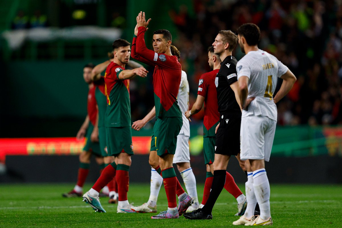 👽 <a href="/Cristiano/">Cristiano Ronaldo</a> 

#VesteABandeira #WearTheFlag