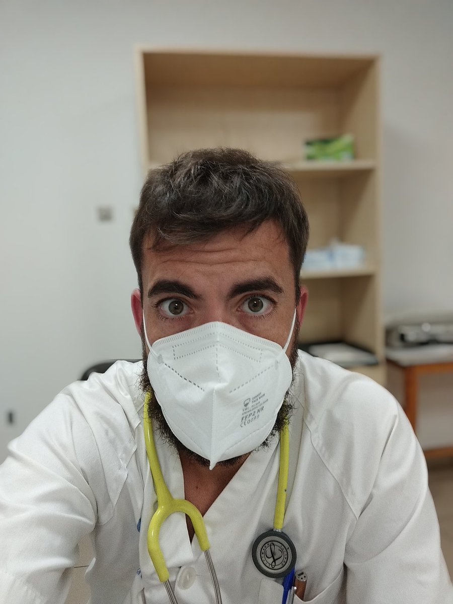 juatorsan's tweet photo. Sigue habiendo Covid, Gripe A, gastroenteritis...pero el 🌍 ha vuelto a la "normalidad".Nosotros seguimos en el trabajo con la mascarilla obligatoria. Sé que me protege y que puedo evitar propagar infecciones que esté incubando, ¿pero cuándo será opcional en vez de obligatoria?🗳️ https://t.co/VHxTamxtJq