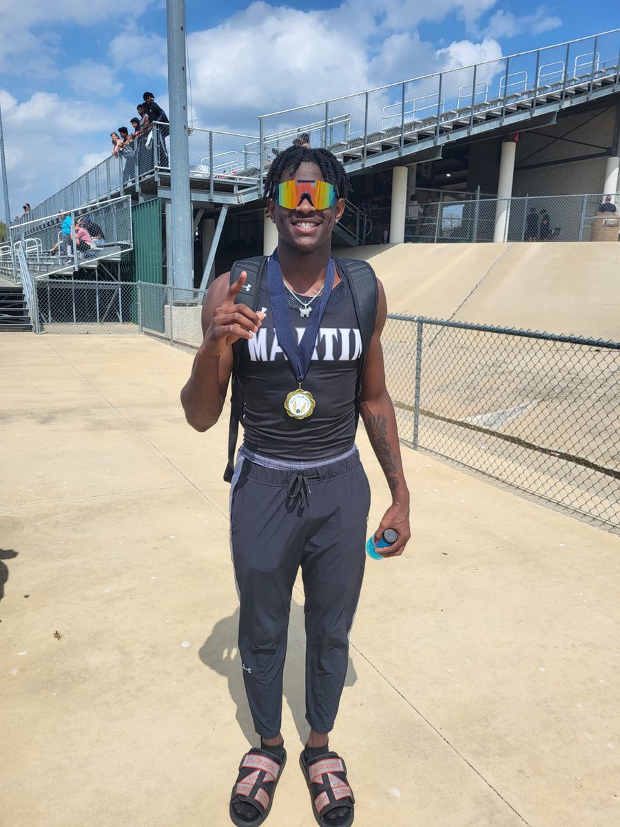 jeremiah_charl2's tweet photo. First meet back and broke the school record and now #2 in the nation for Triple Jump👀 
-49’9 https://t.co/U6Umky2W8W