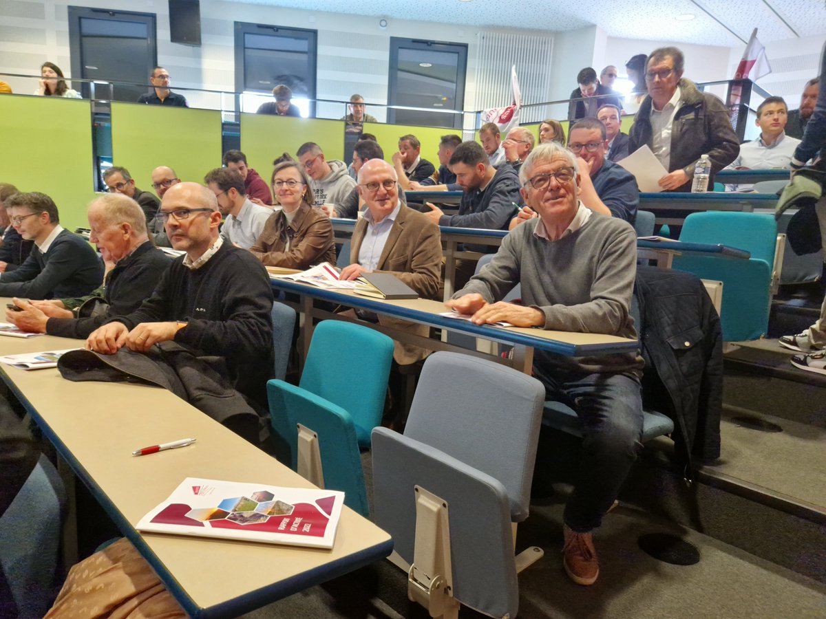 AG des <a href="/JeunesAgri49/">JeunesAgriculteurs49</a>. L’occasion d’aborder et d’échanger sur les grands enjeux de demain avec la future loi d’orientation et d’avenir agricoles : #transmission et #installation des #JA, gestion de la ressource en eau, production d'énergies renouvelables...  #agriculteurs