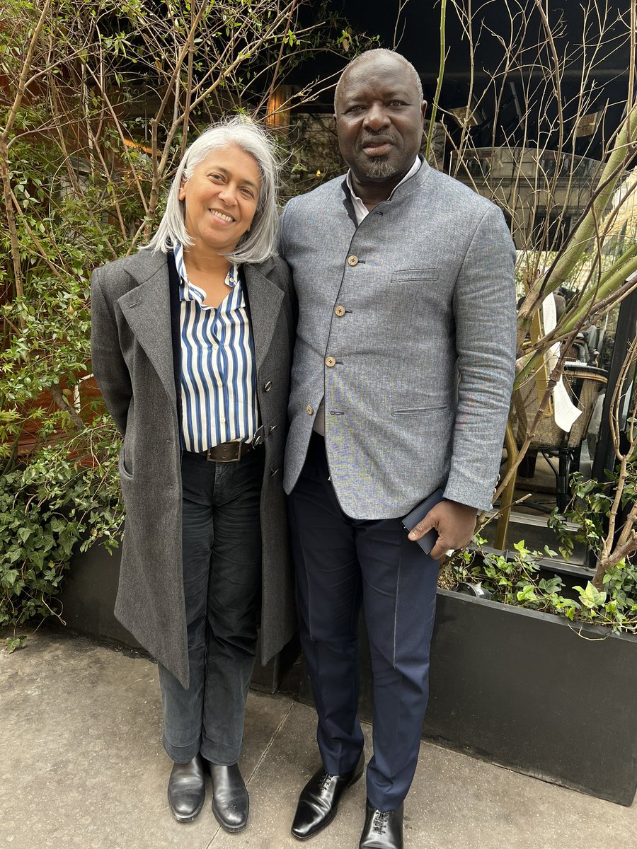 Échanges constructifs <a href="/rogerlacanv/">Véronique Roger-Lacan</a> sur les perspectives de formation en #IntelligenceArtificielle:
- Gouvernance, Éthique 
- Admin. Publique &amp; #lA 
l”idée des Masters Juniors pour lycéens assez originale.
Réseau Francophone des Conseils Scientifiques des Gouvernements <a href="/SciChefQC/">Rémi Quirion</a>