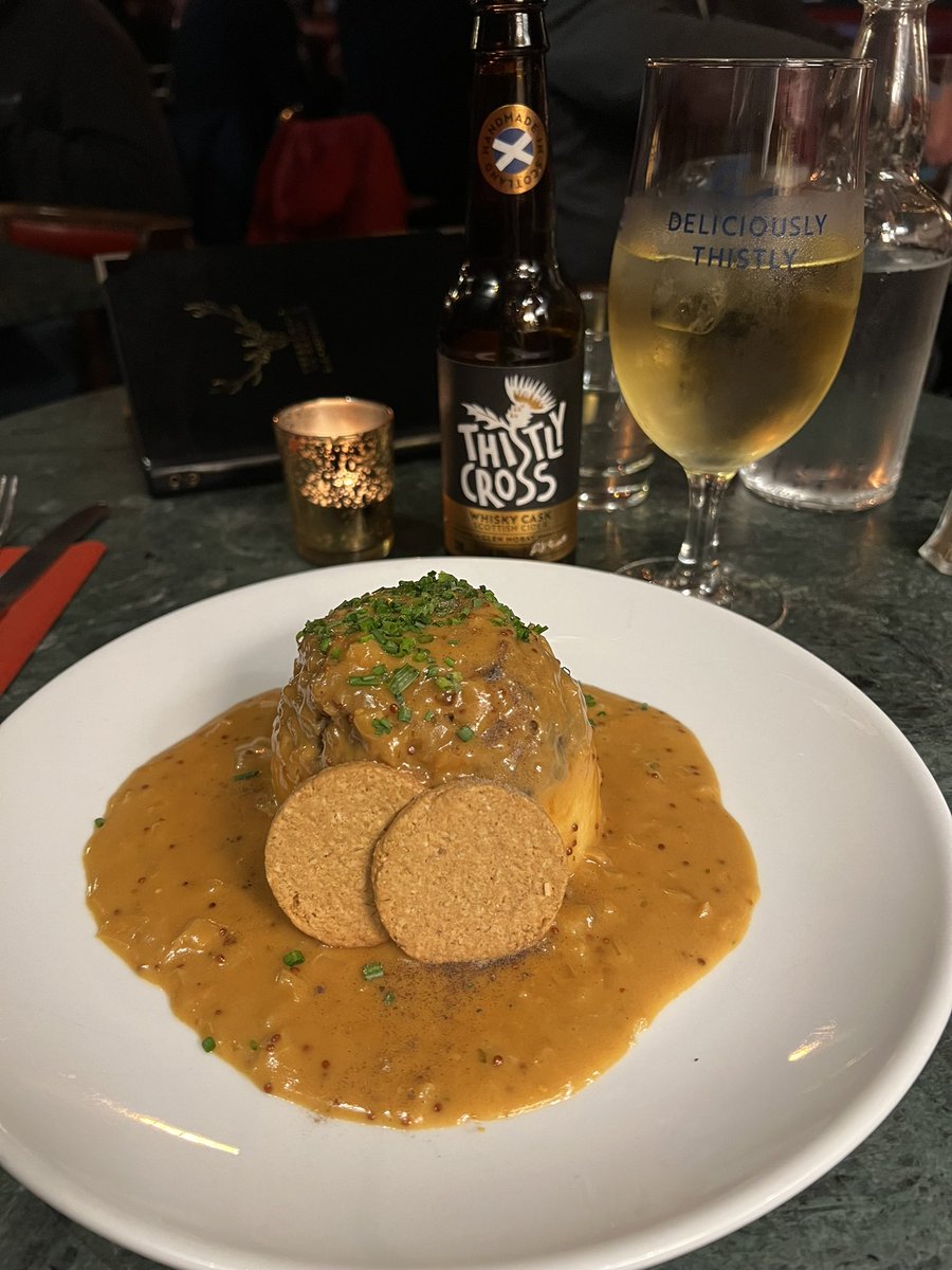 #veganhaggis - it’s so good to have a cider buzz- I think #londonheathrow handed me my ass yesterday 😆 having fun in #edinburgh #today 🥰