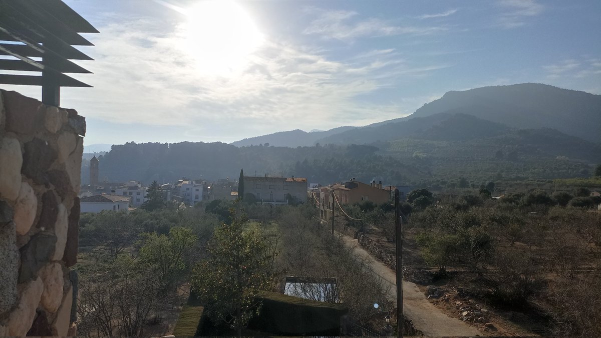mtllaurado's tweet photo. #diameteorologicmundial amb sol i nuvols alts , caloreta 19°C de màxima a casa nostra, #Vilaplana - #LaMussara !! Fem un àpat ràpid, del congelador #sipiaambmandonguilles i un #pintxo especial, #pintxofusion #morcilladeburgos i #calçots amb un vermut!! https://t.co/8fmUwvXwAR