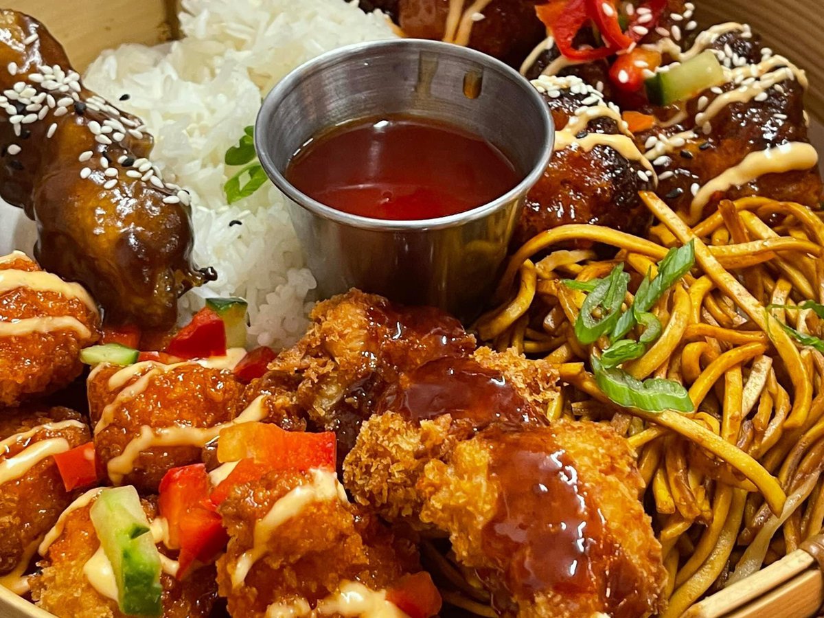 WowYauChow's tweet image. #ChineseComfortFood to #Eatin #Collection #Delivery - hit the link to reserve your table or to place your order online for #Altrincham #Swinton linktr.ee/wowyauchow
#WowYauChow #ChineseComfortFood #NotYourStandardChinese 
#ChineseFood #ComfortFood #VeganChineseFood #VeganFood