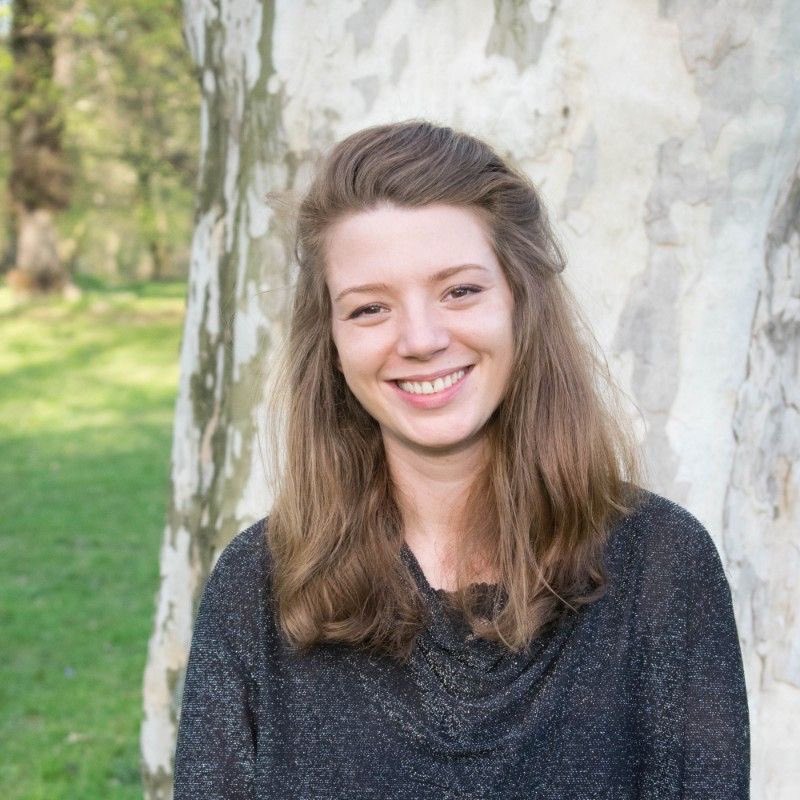 Wir heißen Caroline Hammoutene ❤️ -lich willkommen im Team . 

Als Projektmanagerin arbeitet sie mit am Aufbau des Hubs für demokratische Kultur - eine trinationale Plattform, die Vernetzung, Kooperation und gemeinsames strategisches Wirken in 🇨🇭 🇩🇪 🇦🇹 befördert.