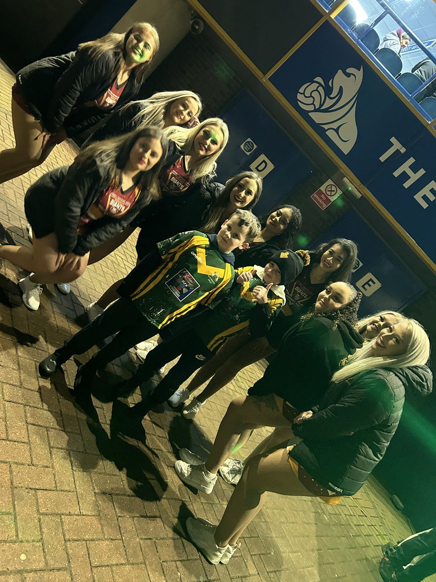 Come and have a boogie with us at the front of the stadium 💃🏼 sponsored by <a href="/RhodesCCS1/">RhodesClassicCarSpares</a> <a href="/Giantsrl/">Huddersfield Giants 🐮🔔</a> <a href="/LisaDarwinHGCT/">Lisa  Darwin</a> <a href="/thezonehud/">The Zone</a> <a href="/GiantsCT/">Huddersfield Giants Community Trust</a>