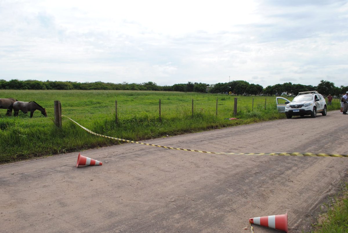 Posto de Criminalística de Capão da Canoa atende ocorrência de homicídio em Palmares do Sul. A vítima, um homem, portava drogas e foi atingido por disparos de arma de fogo. 

📸Divulgação/IGP

#criminalística #igp