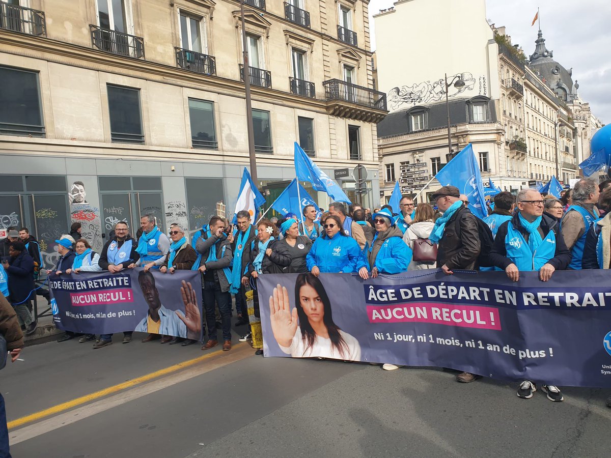 leparisiendu92's tweet photo. Toujours déterminés pour combattre cette #reformedesretraites, la forte mobilisation d’aujourd’hui démontre bien que personne n’en veut. 
On se retrouve mardi 28 mars pour le retrait de la réforme. 
@urifunsa @UnsaAP @UnsaFP @UNSA_officiel @SnademUnsa @FedUNSATer @AntoineGuillou https://t.co/ktG1YRCRmx