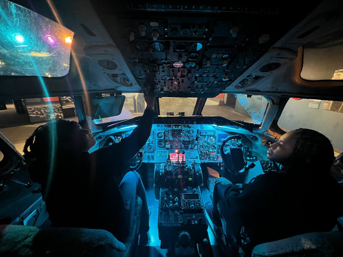 TreecaC's tweet image. KMS GEAR UP students explored the world of aviation at the C.R. Smith Museum. Students got to participate in hands on flight simulations testing out their own skills! @KennemerMS @KmsSteam @DuncanvilleISD @R10_GEARUP @Region10ESC