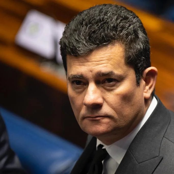 Brasil_fofoca1's tweet photo. 🚨 POLÍTICA 🚨

Bolsonaristas buscam impeachment do Presidente Lula, após suposto esquema do PCC para atacar Moro. 

Segundo eles, o presidente teria relação com esse atentado. 

E aí, concordam com isso? 🤔

#Presidente #Lula #sergiomoro #Noticia #fofoca https://t.co/t3m9XuoDt8