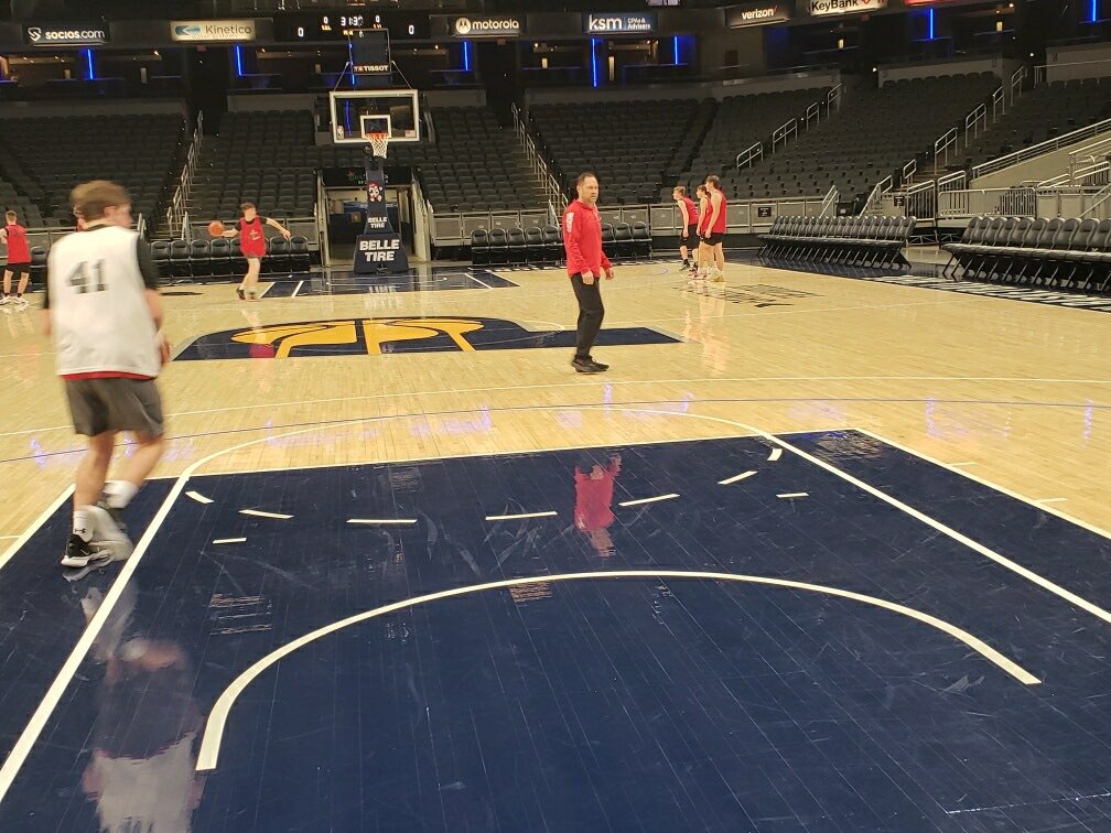 CP4UK's tweet photo. Southwood Knights take the floor for State Finals practice. @IHSAA1 #SWBB🏀🏀🏀 https://t.co/b50d89ga0y