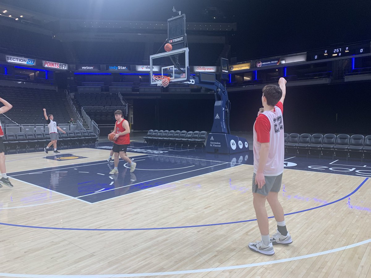 CP4UK's tweet photo. Southwood Knights take the floor for State Finals practice. @IHSAA1 #SWBB🏀🏀🏀 https://t.co/b50d89ga0y