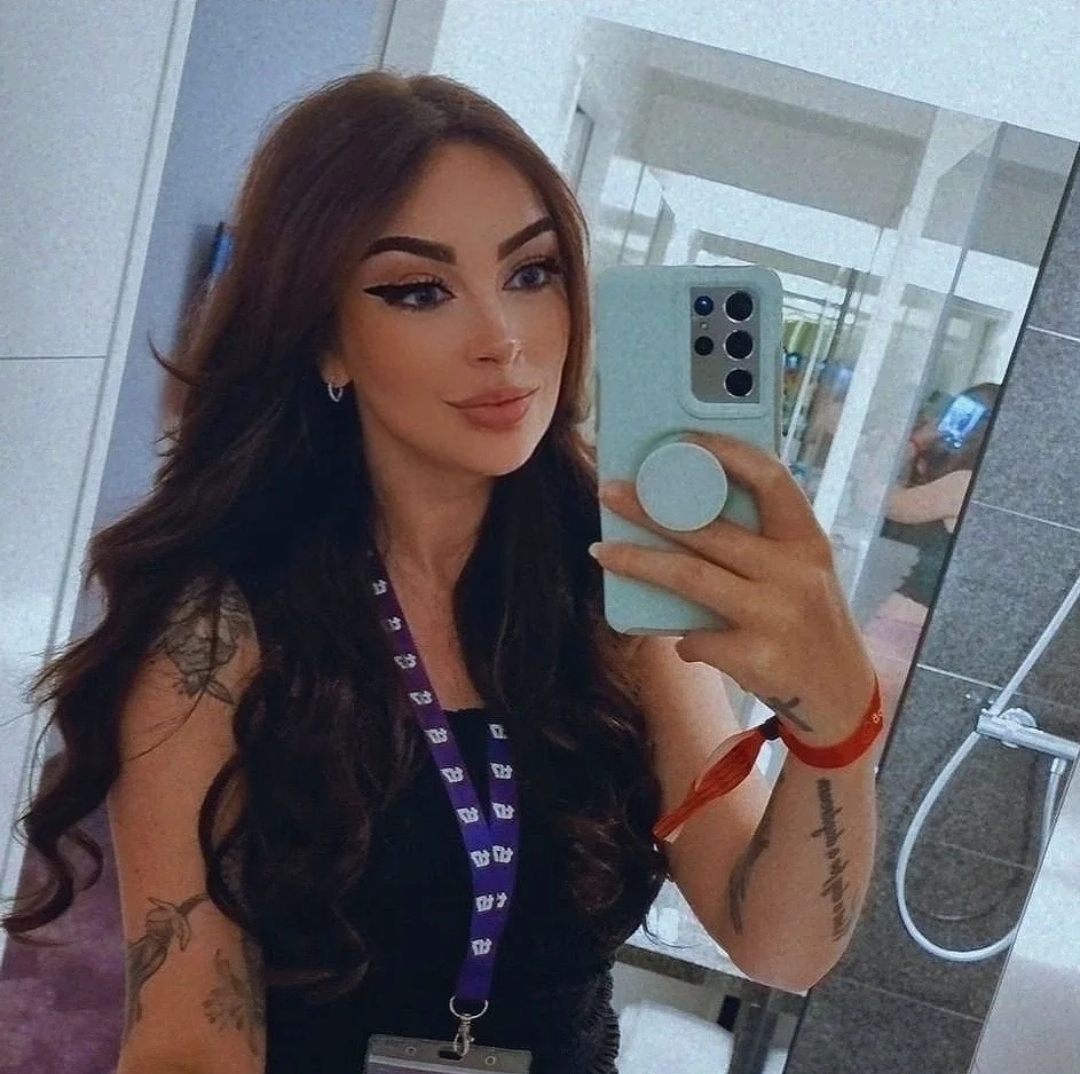 Erika 🌼 tweet media