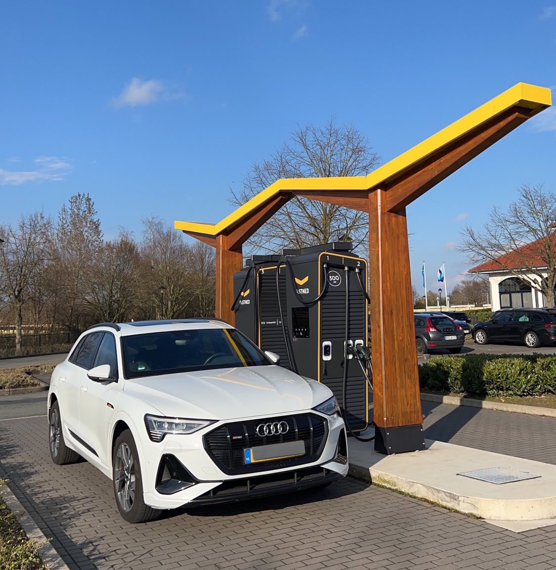 HenkBrandsma1's tweet photo. Hmm, locatie komt me wel enigszins bekend voor… #onestoptrip #hypermiling #evcharging #etron https://t.co/Okb42E92YW